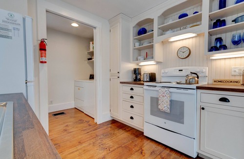 Eastport Cottage | Charming Cottage on quiet street in Historic Eastport