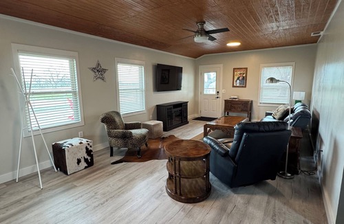 Harper Cottage | Charming cottage on ranch in Harper