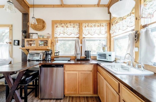 Buckingham Cottage | Charming cottage on the ORANGE RIVER in Fort Myers Fl. Pool ,Kayaks, AC, WiFi