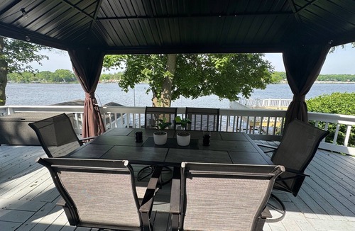 Monticello House | Charming Cottage on Lake Shafer-optional Pontoon! Screened gazebo and swim deck!