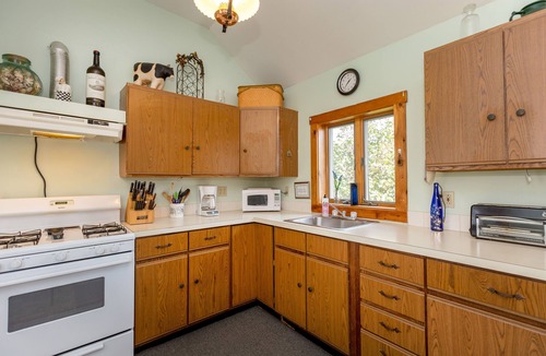 Five Islands House | Charming cottage overlooking picturesque Five Islands Harbor in Georgetown, ME