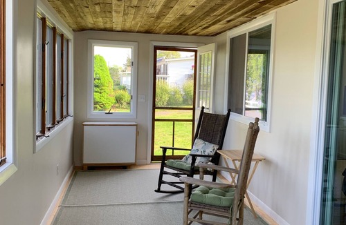 Guilford Cottage | Charming cottage overlooking the Cove