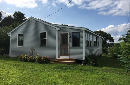 Guilford Cottage | Charming cottage overlooking the Cove