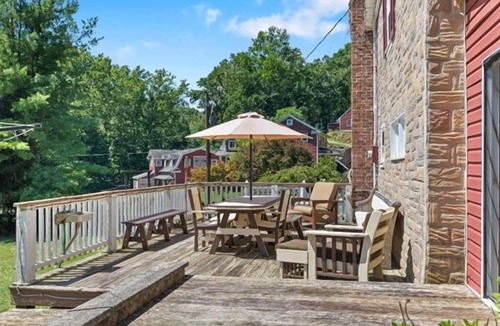 Holtwood Cottage | Charming cottage overlooking pond and meadows