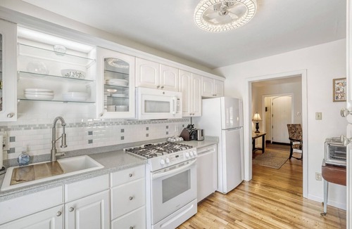 Ken Caryl Cottage | Charming Cottage, Pet-Free, AC, King Bed, Near Red Rocks, Licensed!