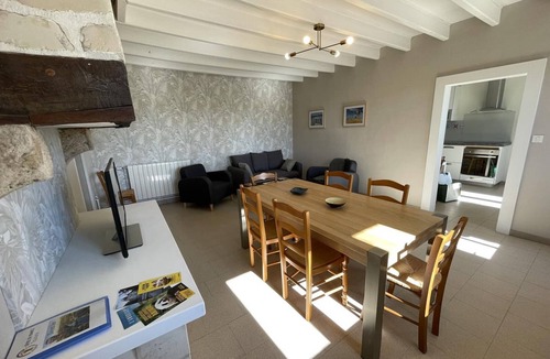 Manthelan Cottage | Charming cottage, pets allowed - 6 guests