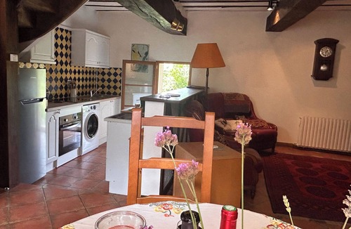 Courcite Cottage | Charming Cottage Retreat with garden
