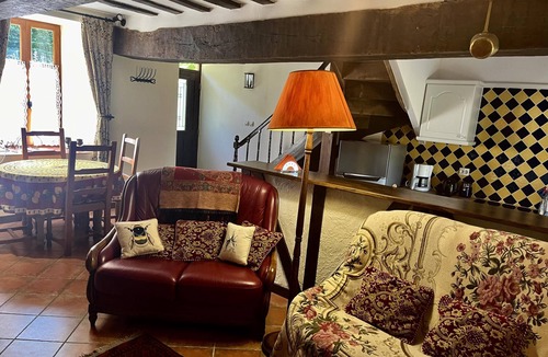 Courcite Cottage | Charming Cottage Retreat with garden