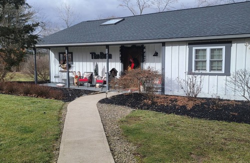 Lewisburg Cottage | Charming Cottage Retreat, Dog friendly-fee