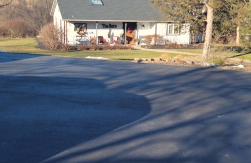 Lewisburg Cottage | Charming Cottage Retreat, Dog friendly-fee