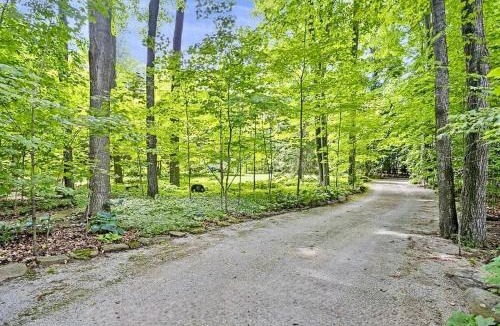 Bradford West Gwillimbury Ski Chalet | Charming Cottage Retreat with Sauna in Bond Head