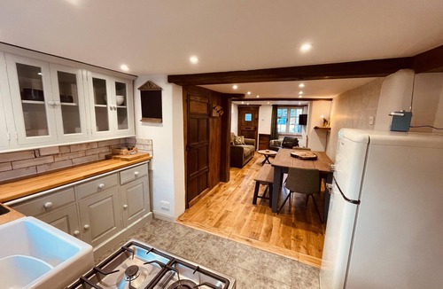 Shaftesbury Cottage | Charming Cottage Sleeps 4 with Sauna