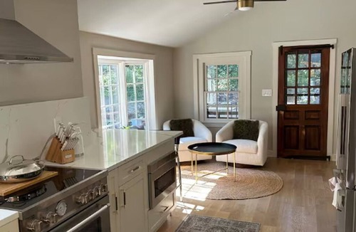 New Hope Cottage | Charming cottage situated between New Hope Boro and Peddlers Village
