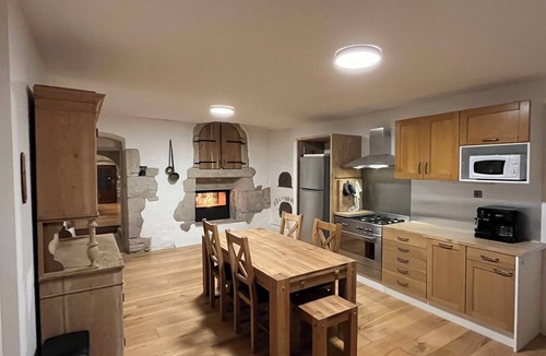 Le Frasnois House | Charming cottage, sleeps 8/10