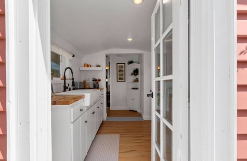 Baileys Harbor Cottage | Charming Cottage