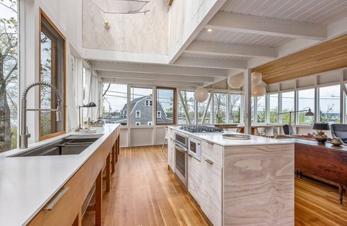 Ocean Point House | Charming Cottage with Panoramic Views