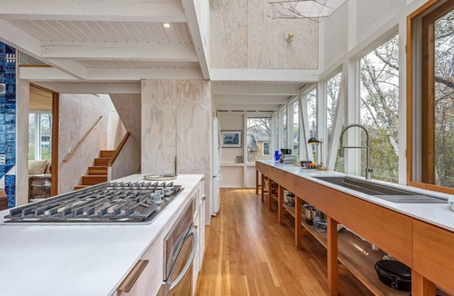 Ocean Point House | Charming Cottage with Panoramic Views