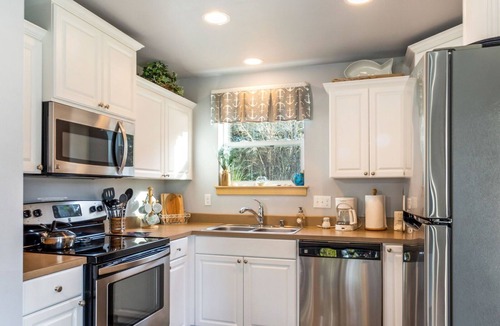 Roche Harbor Cabin | Charming Cottage near Roche Harbor! (BSB)