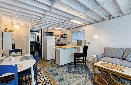 Utica Cottage | Charming cottage sleeps 3- river views in Jeffersonville - Utica, IN