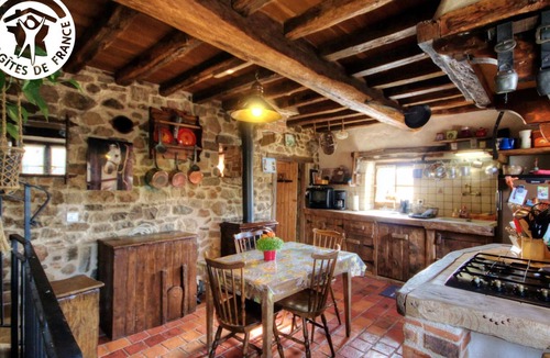 Chirassimont Cottage | Charming cottage with wood stove, pets allowed