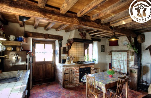 Chirassimont Cottage | Charming cottage with wood stove, pets allowed