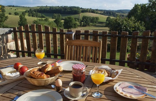 Chirassimont Cottage | Charming cottage with wood stove, pets allowed