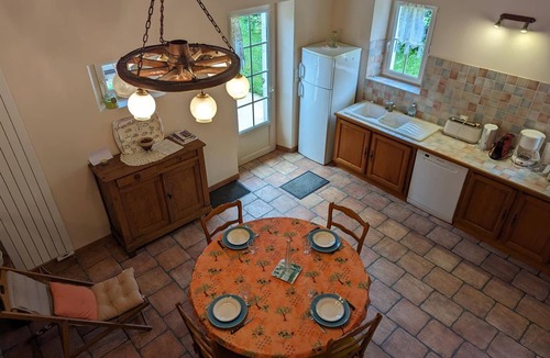 Saint-Romain Cottage | Charming Cottage with WiFi and Pets Allowed