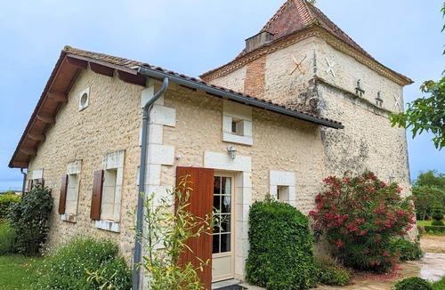Saint-Romain Cottage | Charming Cottage with WiFi and Pets Allowed