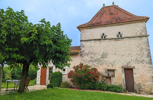 Saint-Romain Cottage | Charming Cottage with WiFi and Pets Allowed