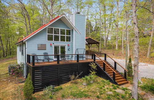 Smithville House | Charming Cottage w/Hot Tub, 3 Min to Marina