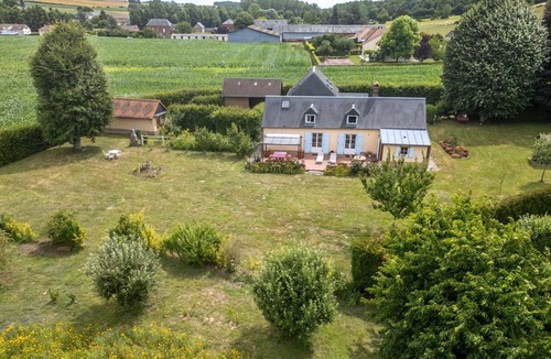 Martincourt Cottage | Charming cottage with enclosed garden in Green Picardy