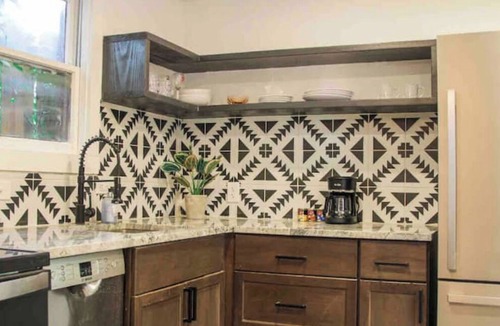 Southtown Cottage | Charming cottage with AC in lovely San Antonio