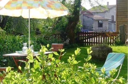 Jullianges Cottage | Charming Cottage with Garden, Fireplace, and Close to Festivals in Jullianges