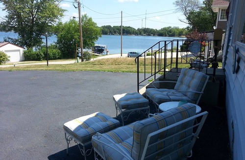 Paddock Lake Cottage | Charming Cottage with Beautiful Lake Views