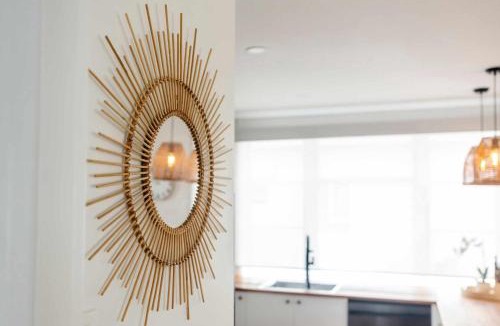 New Plymouth House | Charming Cottage - with deck & beach access