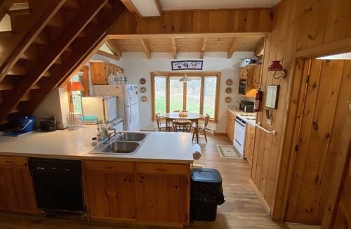 Weld House | Charming Cottage with Deck and Lakefront