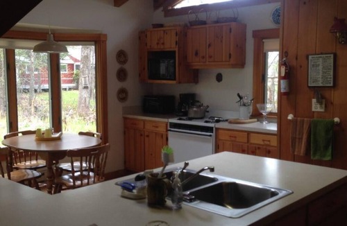 Weld House | Charming Cottage with Deck and Lakefront