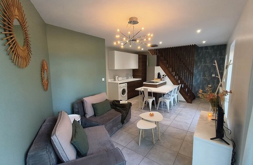 Flace House | Charming cottage with exterior and parking