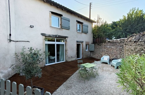 Flace House | Charming cottage with exterior and parking