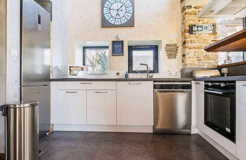 Pannece Cottage | Charming Cottage with Fireplace and Spa