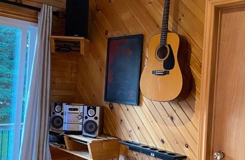 O'Leary Cottage | Charming Cottage with guest Cabin, hot tub and RV hook up