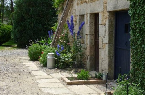 Forges Cottage | Charming Cottage with Garden, Stream, and Modern Amenities near Alençon
