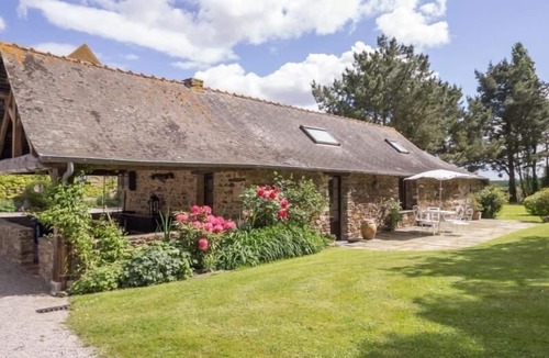 Teille Cottage | Charming Cottage with Heated Pool, Garden & Countryside Views