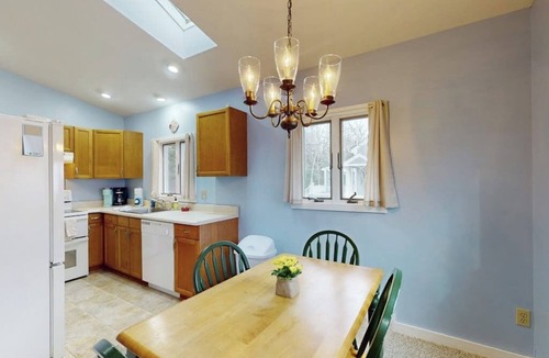 Chamberlain Cabin | Charming Cottage with Ocean Views, Wifi, and Washer and Dryer
