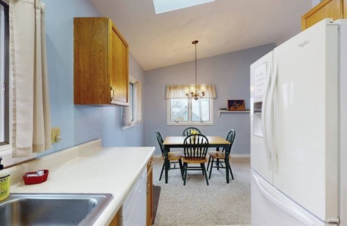 Chamberlain Cabin | Charming Cottage with Ocean Views, Wifi, and Washer and Dryer