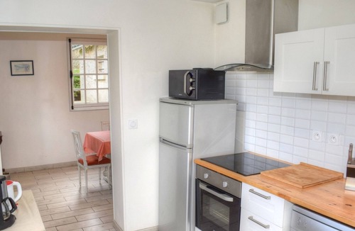 Luynes Cottage | Charming cottage with shared pool near Tours