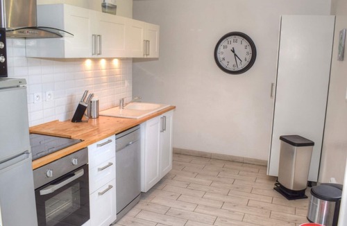 Luynes Cottage | Charming cottage with shared pool near Tours