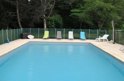 Luynes Cottage | Charming cottage with shared pool near Tours