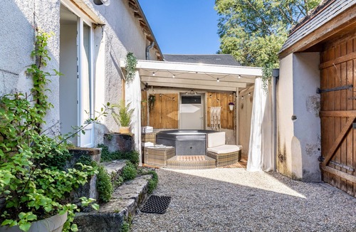 Esvres House | Charming Cottage with Spa for 8–10 Guests, Near Loire Castles