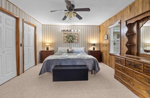 Zenda House | Charming Cottage with Firepit & Sunroom Retreat in Lake Geneva, Wisconsin